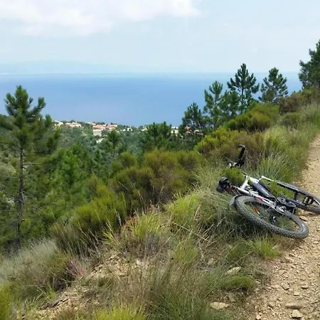 Bike-n-beach, Mit Garten Und Parkplatz Varazze